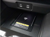 ◆ワイヤレス充電器◆ワイヤレス充電規格Qiに適合した機器を充電エリアに置くことで使用できます。