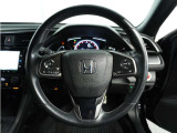 【Honda SENSING】 カメラ等装置で精度の高い検知能力を発揮、安全運転を支援します。ステアリング上のコントローラーに注目!