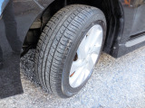 タイヤの山は7割ほどです。ひび割れも無く、まだまだ乗れます!