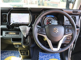 『1台』のお車に対して、3名体制で日々議論を重ね仕入れを行っております。