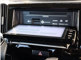 『1台』のお車に対して、3名体制で日々議論を重ね仕入れを行っております。