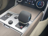 気になる箇所や、画像のリクエストなどお気軽にオートステージ堺のプレミアムカー専門スタッフにお問い合わせください。TEL:072-224-4908