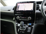 『1台』のお車に対して、3名体制で日々議論を重ね仕入れを行っております。