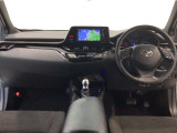 【前方視界】開放的な前方視界!運転がしやすく疲れにくいです♪窓が大きく、見通しがとっても良いおクルマですよ♪