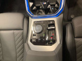スタイリッシュに研ぎ澄まされたリアビュー。LEDライトがより引き締まったスタイルを実現。急ブレーキ時にはハザードランプ自動点灯し後続車への注意を促します。