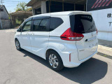 プライバシーガラスなので外部から車内が見えづらくなっています。