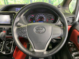 【純正革巻きステアリング】上質な革を使用することで、手にしっかり馴染みとても運転しやすいハンドルです♪