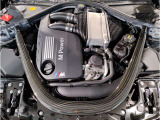 【BMWエンジン】革新的なガソリン・エンジン・テクノロジーによる高性能かつ高効率。レスポンスの良いパワーを発揮。常にスムーズな吸気を実現しアクセル開度にダイレクトに反応しドライビングを楽しく演出。