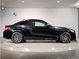 BMWでは重量配分にもこだわりがあり、FRモデルでは50:50とFFモデルでも60:40と前後の重量バランスにこだわり、軽快なハンドリングを実現しております。
