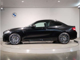 【拘りのFR】BMWが多く採用するFR車。ダイレクトでスポーティな加速感・シャープなハンドリングを実現。縦置きエンジンレイアウトにより、フラットで上質な乗り味です。