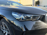 また、BMW正規認定中古車は、エマージェンシーサービスが自動付帯。24時間365日、皆様のカーライフをサポート致します。確かな安心のうえで、「駆けぬける歓び」をご堪能ください。