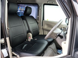 『1台』のお車に対して、3名体制で日々議論を重ね仕入れを行っております。