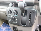 『1台』のお車に対して、3名体制で日々議論を重ね仕入れを行っております。