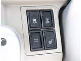 『1台』のお車に対して、3名体制で日々議論を重ね仕入れを行っております。