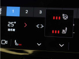 Google搭載によりさまざまな機能をハンズフリー操作できます。またフロントには、ステアリングホイールヒーター&シートヒーターを装備!厳寒の地、北欧スウェーデン発祥のブランドならではのオプションです。