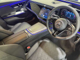 メルセデスのシートは、少し硬めに出来ておりますので、長時間の運転でも疲れにくく、安全にドライビングをお楽しみ頂けます