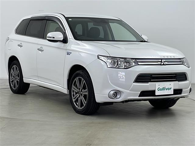 アウトランダーPHEV 2.4 G プレミアムパッケージ 4WD 4WD 本革シート