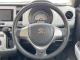 インテリアに合わせたデザインのステアリングは、運転される方のことも考え、運転しやすい形状、大きさです。是非一度、実際に触ってお確かめください。