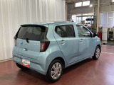ゆとりのある車内で後席の方もくつろげます!