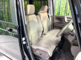 運転席シート廻りは使用感も少なく、良好な状態となっています。丁寧に使われていたことがよくわかりますね。
