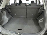 リアシートの後ろに荷物が載せられます。