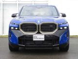 BMWと言えば特徴的なキドニーグリル。ダイナミックなフロントマスクを演出します。
