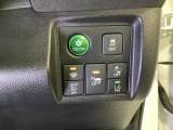 Hondaセンシング用のVSA(ABS+TCS+横滑り抑制)解除とレーンキープアシストシステムのメインスイッチなどはハンドルの右側に装備しています。燃費に役立つECONボタンもここです。