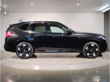☆BMWの前後重量配分50:50はエンジン自体をフロントタイヤよりも後ろにずらし、通常はエンジンルーム内に搭載される重量物であるバッテリーをトランクに移動させるなどして実現されています☆