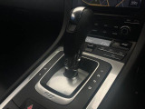 気になる箇所や、画像のリクエストなどお気軽にオートステージ堺のプレミアムカー専門スタッフにお問い合わせください。TEL:072-224-4908