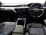Q8スポーツバック e-tron 55 クワトロ Sライン 4WD 
