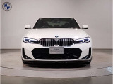 ☆BMWの代名詞とも言える【キドニーグリル】一目見ただけでBMW車であると認識できる確固たるアイコンとして存在感を放ちます☆