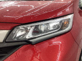 LEDヘッドライトは、点灯の瞬間から最大光量を発揮し、突然暗くなるトンネルなどでの安定感を高めます。