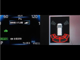 コーナーセンサーを車の前後に装備。障害物までの距離に応じて警告音を変えてお知らせ。縦列駐車時や駐車場・車庫などでの取り回しをサポートします。詳細は販売店スタッフまでおたずねください。