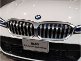☆BMWの代名詞とも言える【キドニーグリル】一目見ただけでBMW車であると認識できる確固たるアイコンとして存在感を放ちます☆