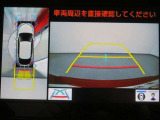 狭い駐車場や立体駐車場などもリアルに映るバックガイドモニター付でラクラク駐車♪(パノラミックビューモニター付)