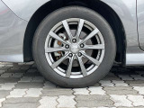 Aftermarketアルミホイール。タイヤサイズは205/55R16です。