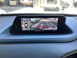 【360°ビューモニター】  とても分かりやすい、クルマの上から見下ろしたような映像で、駐車サポートをしてくれます。