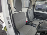 運転席は広く座りやすいです。