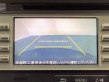 バックでの車庫入れも安心です! リアカメラが付いているバックモニター付のCDコンポを装備しております。操作線もついており距離感も画面から確認できます。