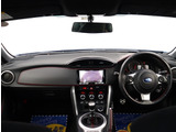 お車選びをお楽しみ頂けるよう、在庫車の展示スペースを十分に確保しております。