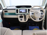 お車選びをお楽しみ頂けるよう、在庫車の展示スペースを十分に確保しております。