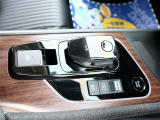 弊社でお車をご購入頂いたお客様は、一部車種を除いて【オイル交換永久無料】となっております。※詳細はスタッフまでお問合せ下さい。
