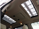 『1台』のお車に対して、3名体制で日々議論を重ね仕入れを行っております。