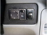 【車屋】として、長く車業界に従事した経験豊富なスタッフが多数在籍しております。