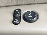 【電動格納ミラー】サイドミラーは電動格納式となっており、狭い駐車場でもキズがつくリスクを抑えられます。