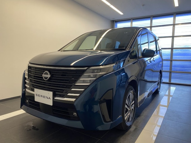 セレナ 1.4 e-4ORCE ハイウェイスターV 4WD 