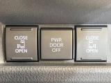 【両側パワースライドドア】スマートキーや運転席のスイッチで後席両側スライドドアの開閉が可能♪電動だから力を入れてドアを開ける必要が無く、小さなお子様でも簡単に開け閉めでき快適です♪