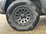ホイールはナイトロパワーショットガン、タイヤはオプカン215/70R16です。