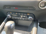 オートエアコン!座面と背もたれを素早く暖め、寒い時期にも快適な運転環境を提供する運転席&助手席シートヒーター、ステアリングヒーター