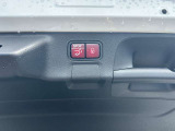 電動トランクで開閉も楽々です。